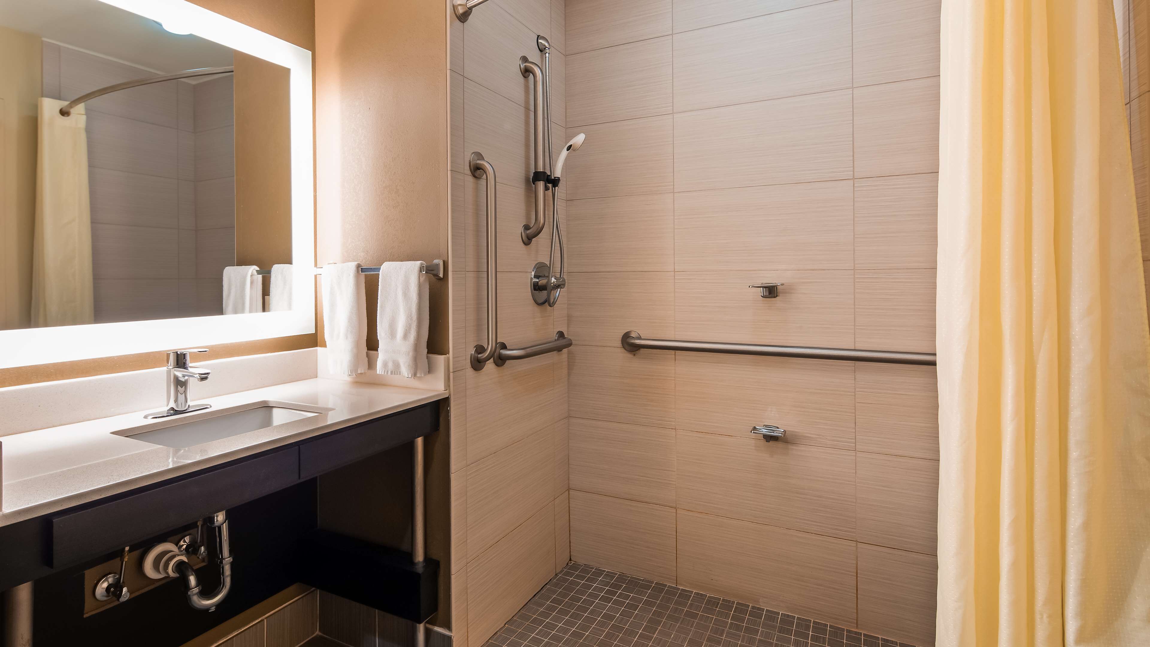 standard room, 1 king bed, accessible, non smoking | pillow-top beds, desk, laptop workspace, iron/ironing board