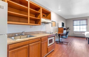 Full-size fridge, microwave, stovetop, freezer - Extended Stay America Select Suites - Colorado Springs (Colorado Springs)