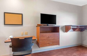 Desk, laptop workspace, iron/ironing board, free WiFi - Extended Stay America Select Suites - Colorado Springs (Colorado Springs)