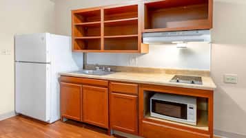 Desk, laptop workspace, iron/ironing board, free WiFi