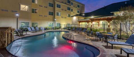 Outdoor pool, pool loungers