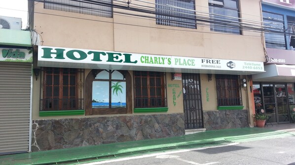 Front of property - Charly's Place Hotel (Alajuela)