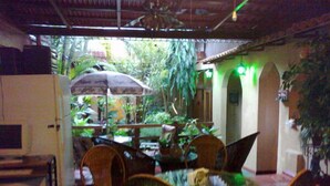 Free daily continental breakfast - Charly's Place Hotel (Alajuela)