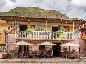 Breakfast, lunch, dinner served; Peruvian cuisine