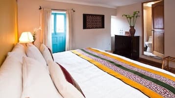 Superior tweepersoonskamer, 1 kingsize bed | Een kluis op de kamer, een bureau, gratis wifi, beddengoed