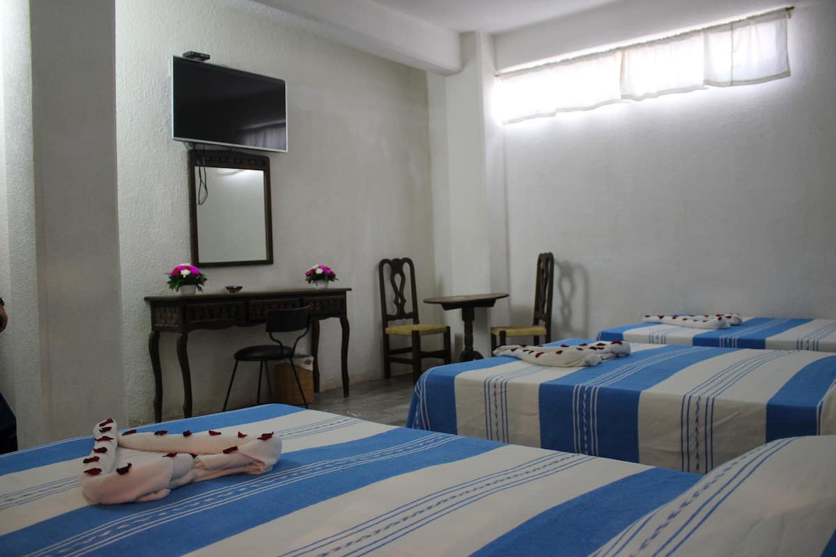 Triple Room, 3 Double Beds