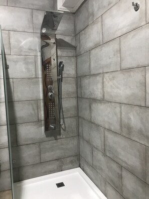 Studio | Bathroom shower