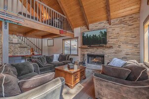 House, 3 Bedrooms | 1 bedroom, individually furnished, blackout drapes, free WiFi