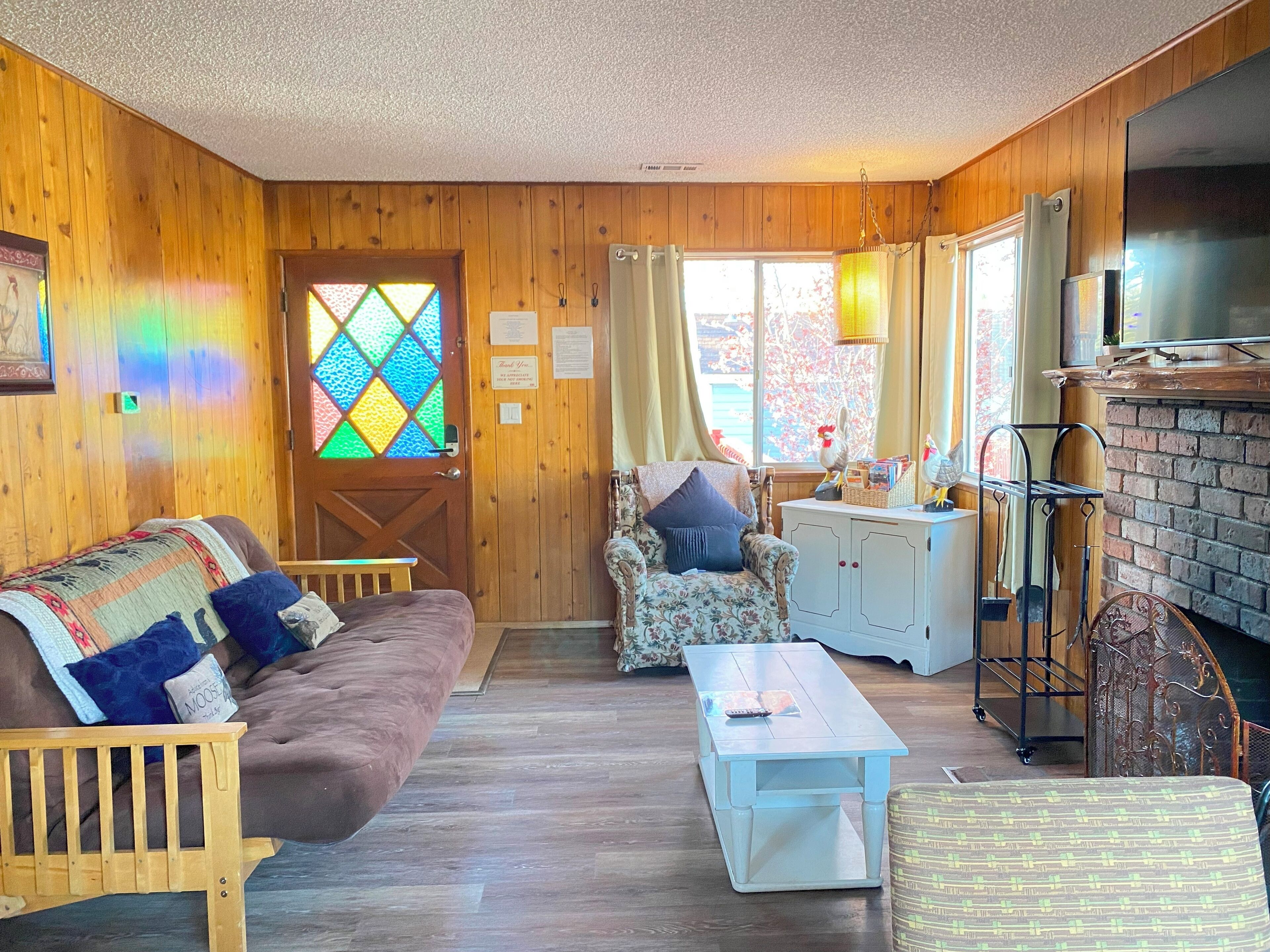 cabin 8 | living room | 55-inch flat-screen tv with digital channels, tv