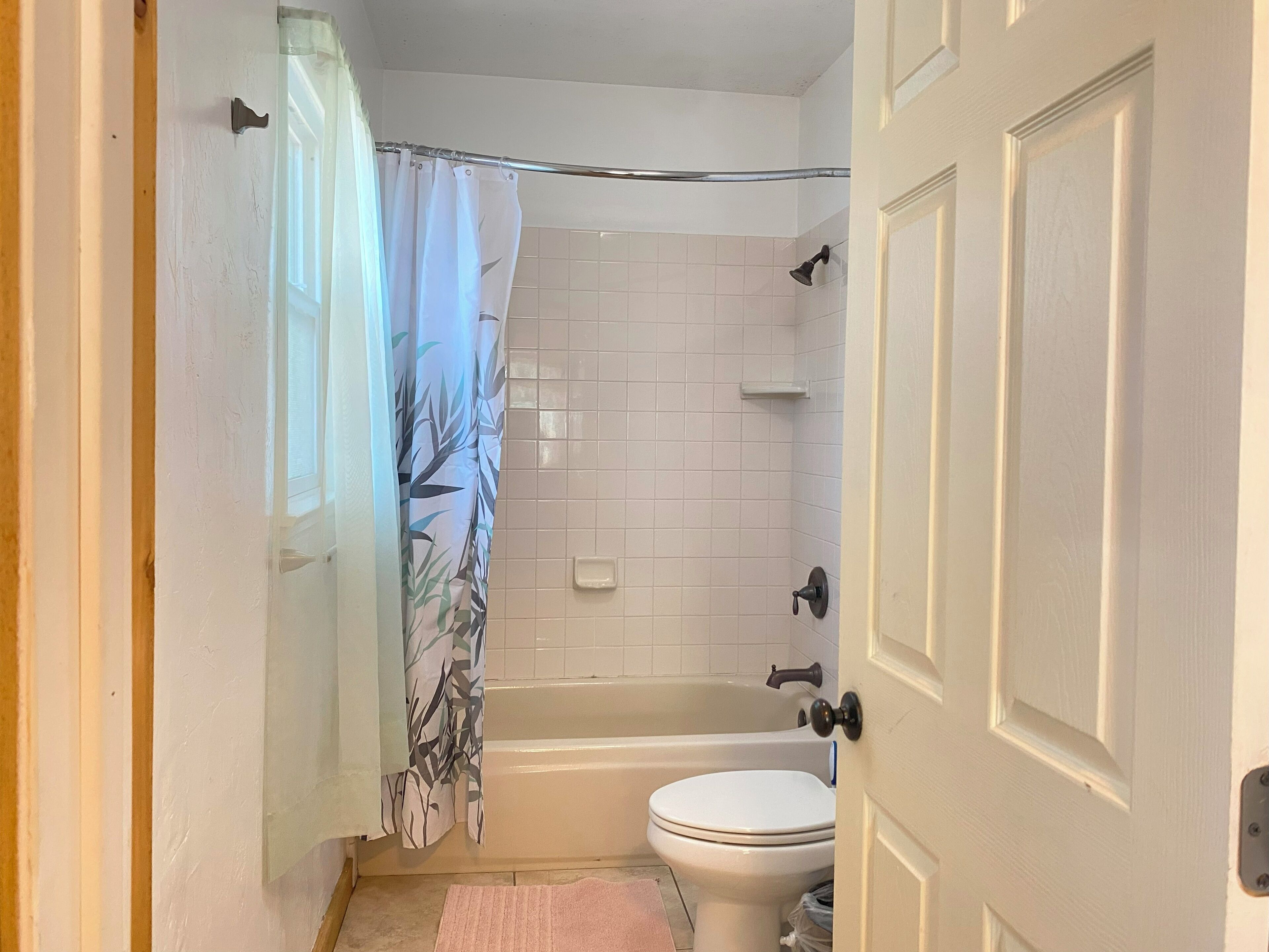 cabin 2 | bathroom | free toiletries, hair dryer, towels, toilet paper