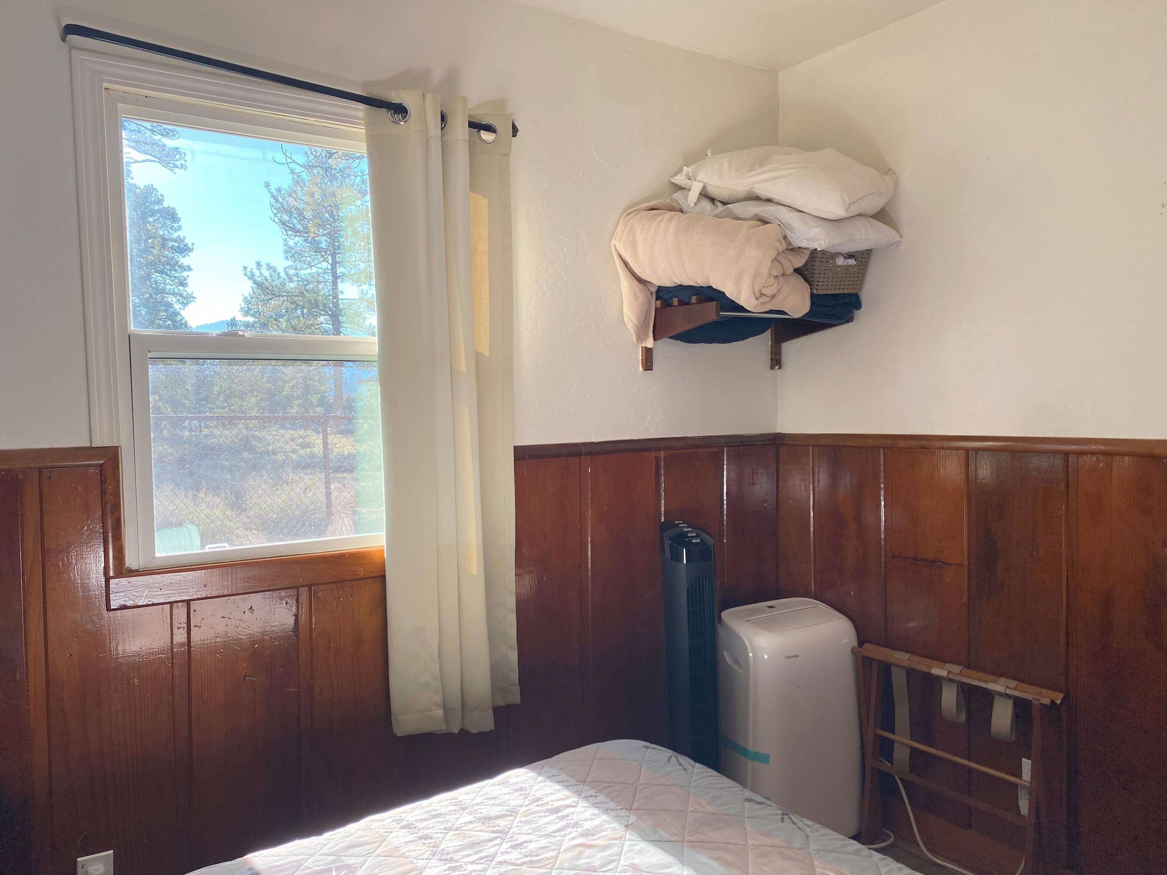 cabin 5 | 2 bedrooms, individually furnished, blackout curtains, free wifi