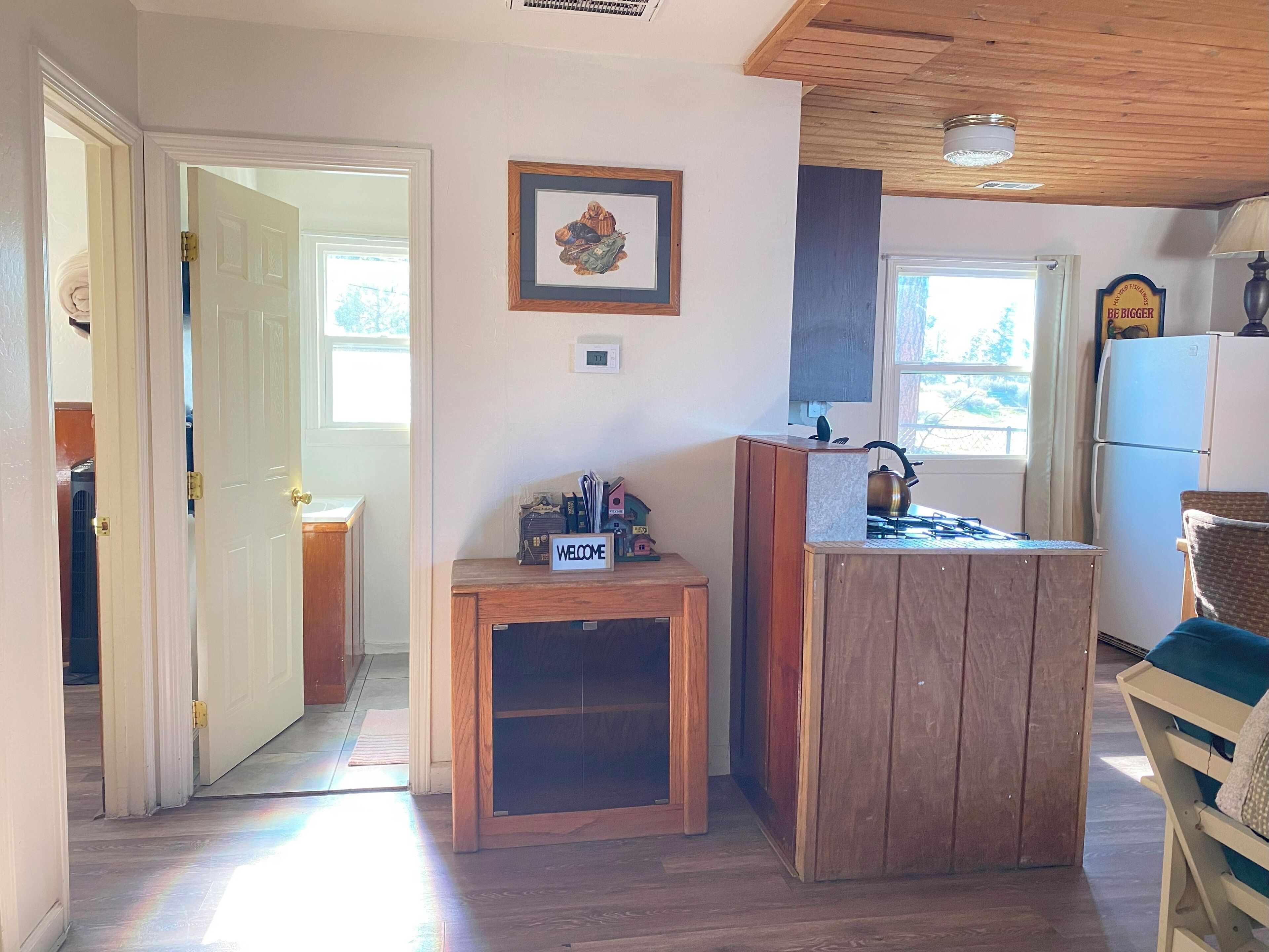 cabin 5 | living room | 55-inch flat-screen tv with digital channels, tv