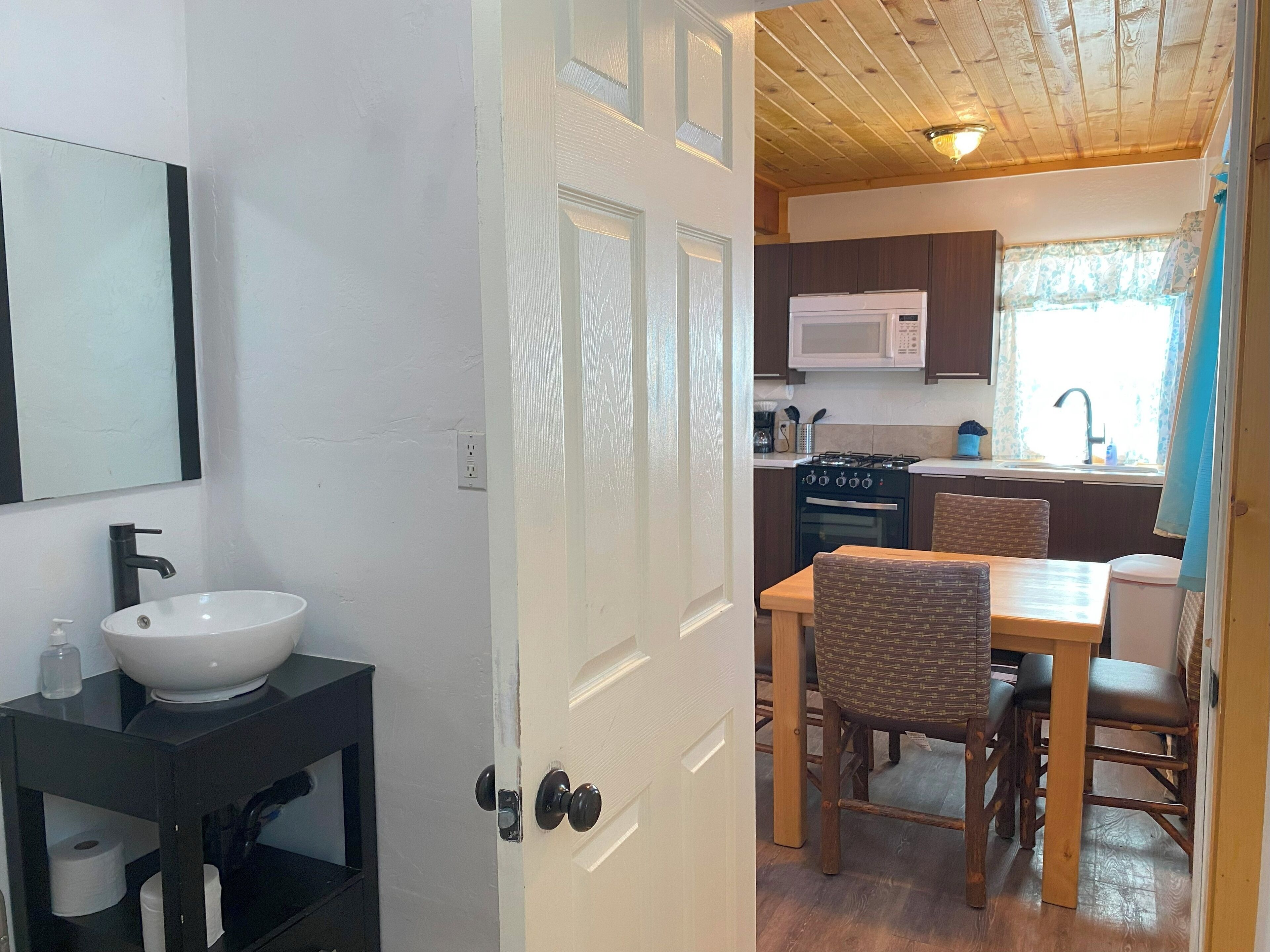 cabin 2 | bathroom | free toiletries, hair dryer, towels, toilet paper