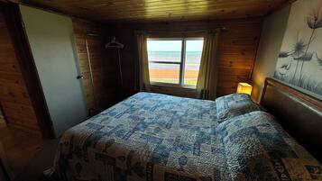 Free cots/infant beds, free WiFi