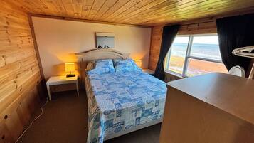 Free cots/infant beds, free WiFi