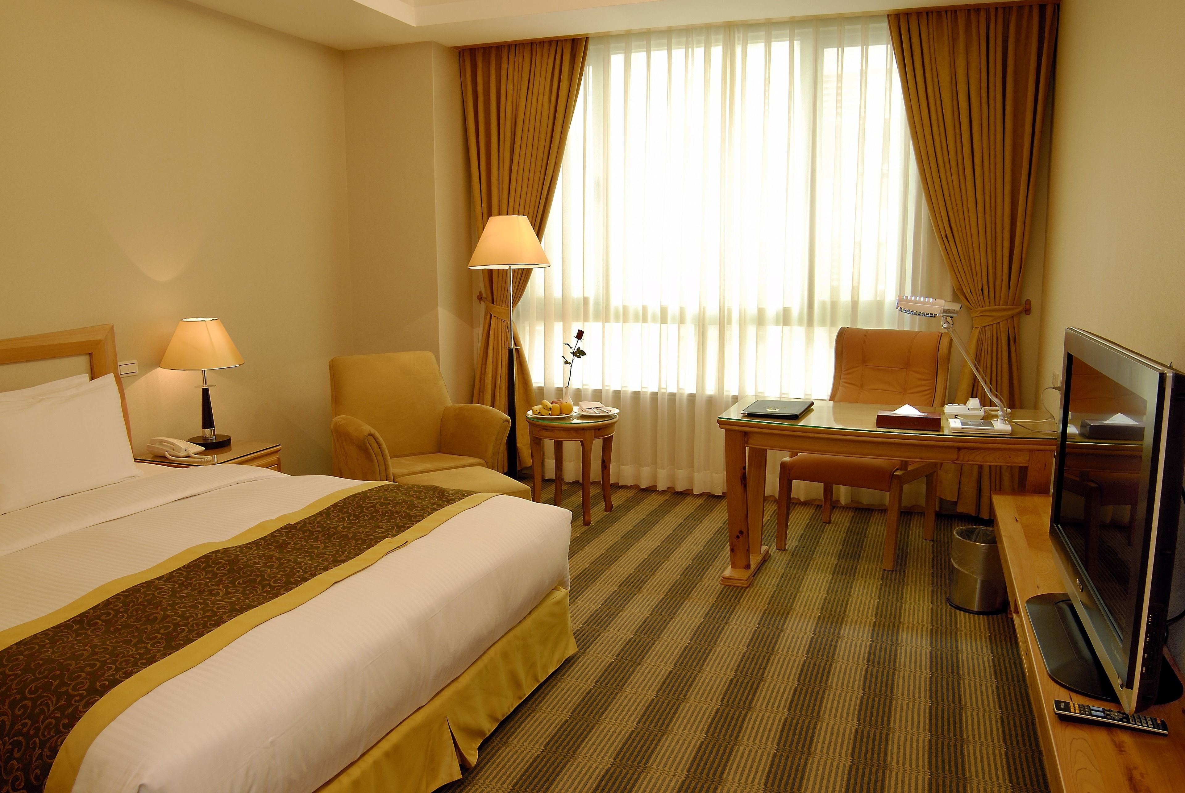 deluxe room | desk, blackout curtains, iron/ironing board, free wifi