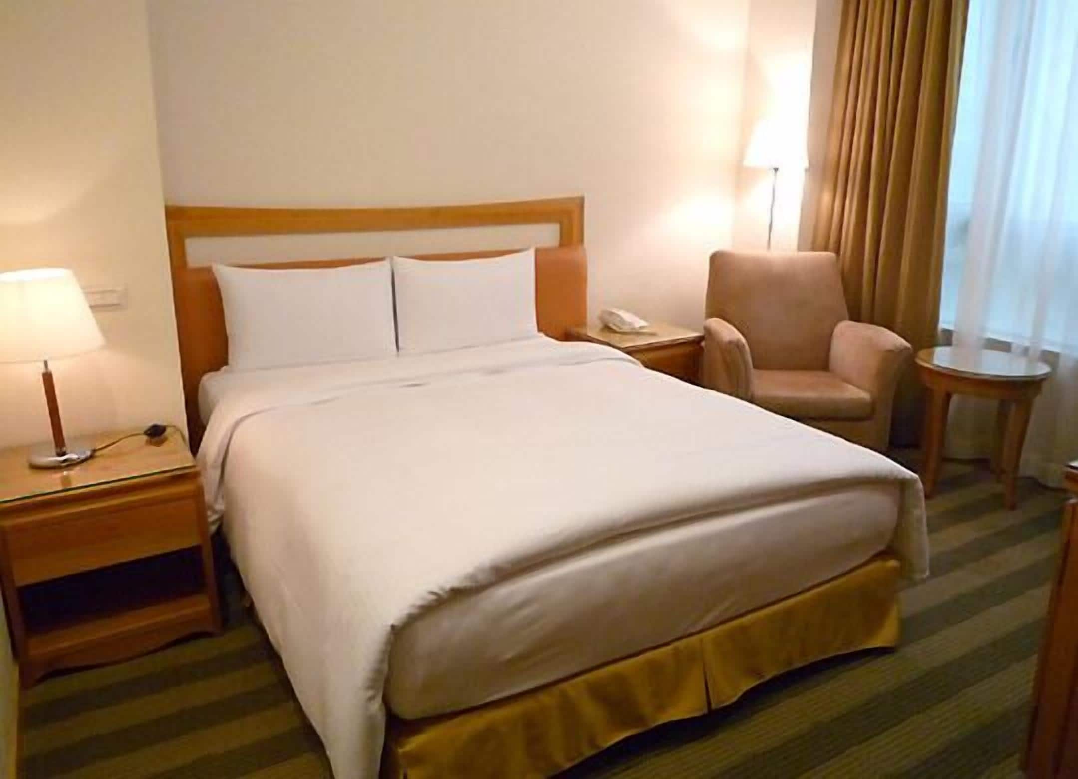 standard room | desk, blackout curtains, iron/ironing board, free wifi