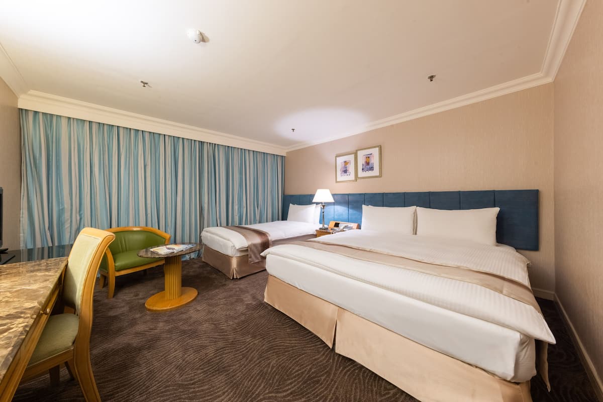 Standaard driepersoonskamer | 1 slaapkamer, luxe beddengoed, donzen dekbedden, een kluis op de kamer