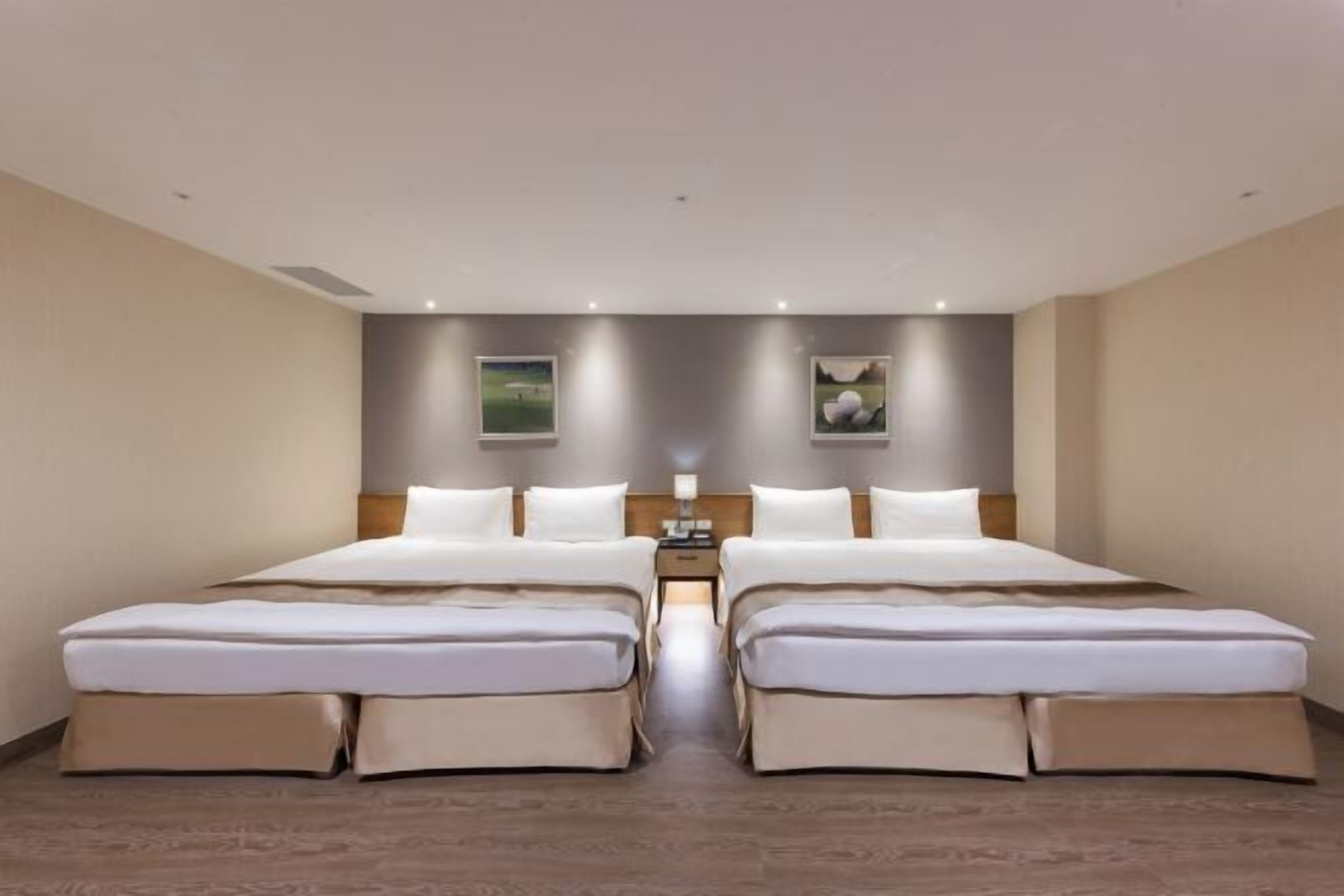 高級寢具、羽絨被、客房內保險箱、書桌