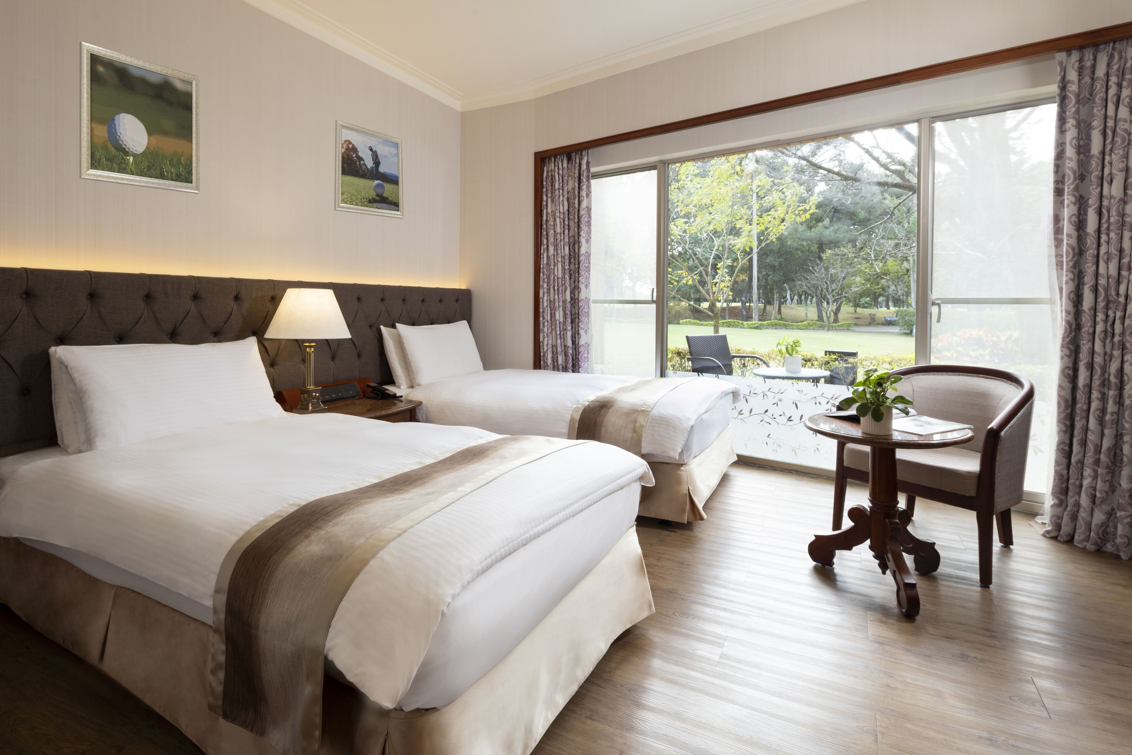 Habitación Elite con 2 camas individuales | Ropa de cama de alta calidad, edredones de plumas, caja fuerte