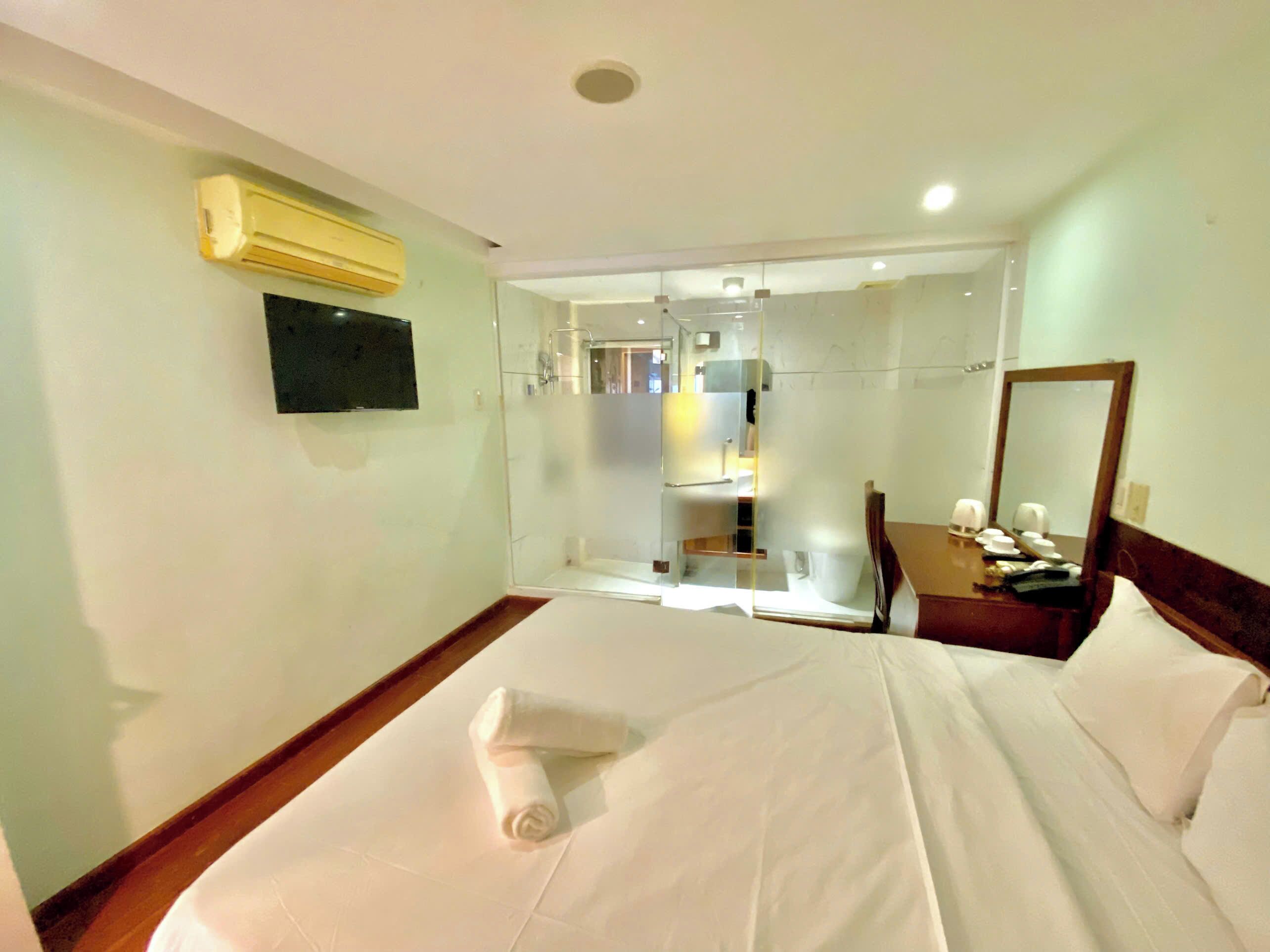 Economy Double Room | Hypo-allergenic bedding, memory foam beds, minibar, in-room safe
