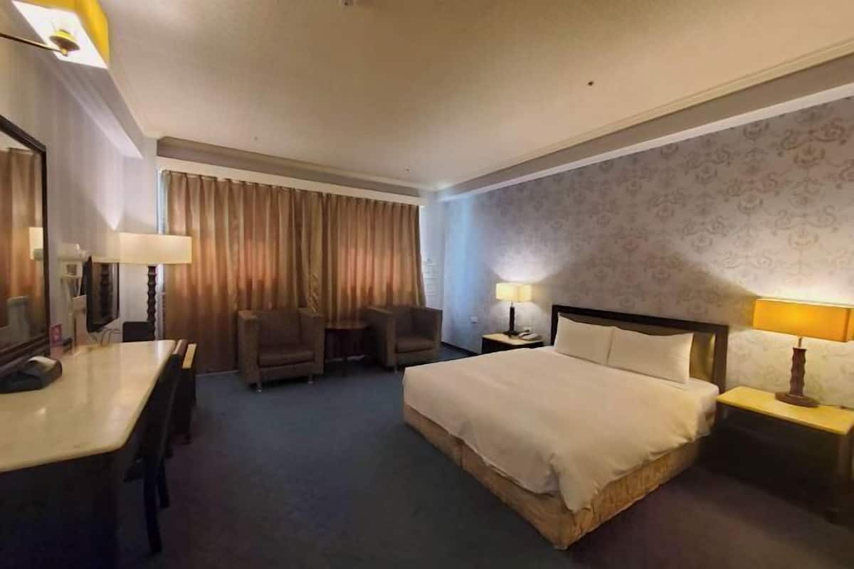 Escritorio, wifi gratis y ropa de cama