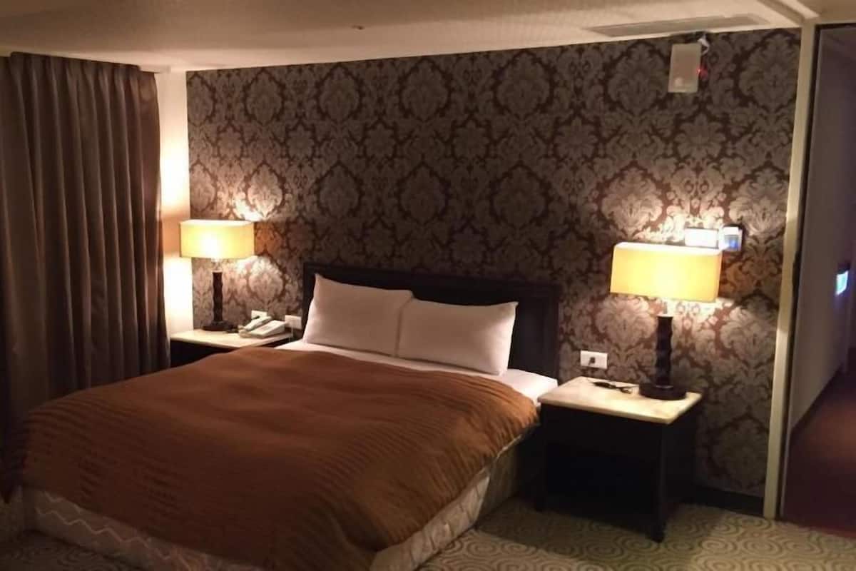 Desk, free WiFi, bed sheets