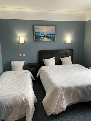 Chambre Triple | Coffres-forts dans les chambres, bureau, chambres insonorisées