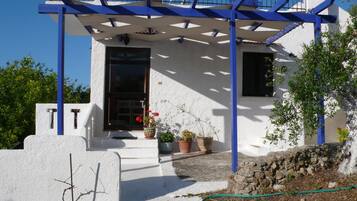 Superior Apartment, Partial Sea View | Iron/ironing board, rollaway beds, bed sheets