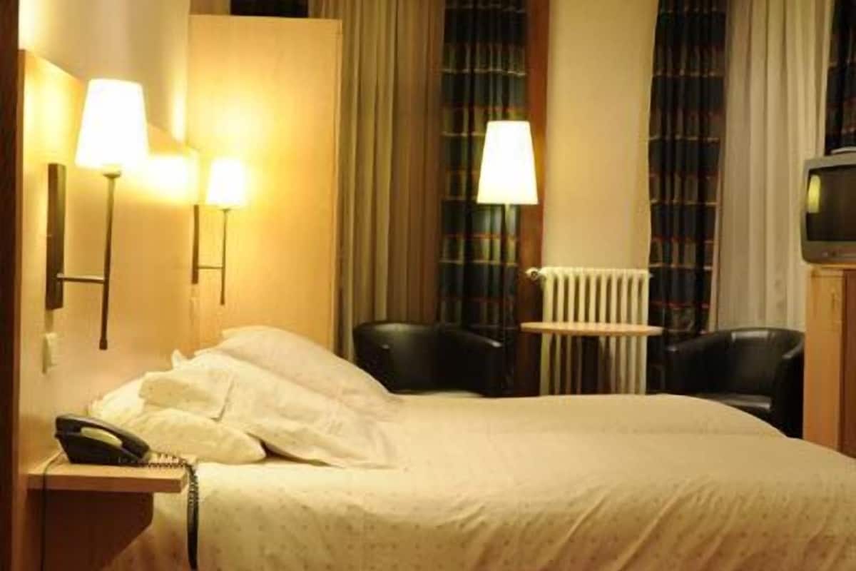 Double Room | In-room safe, cribs (surcharge), WiFi (free)