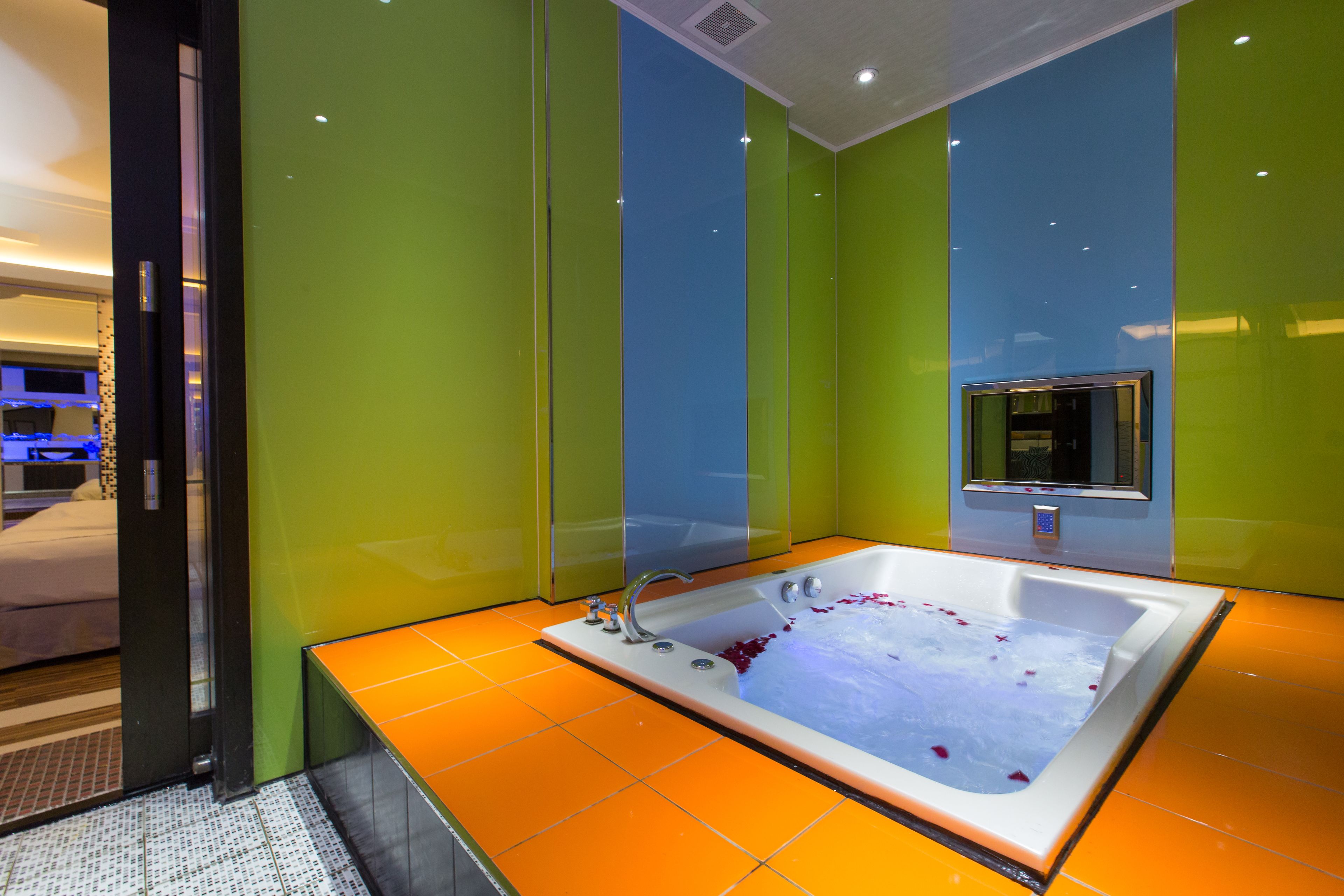 design double room (run of house, without massage chair) | jetted bathtub