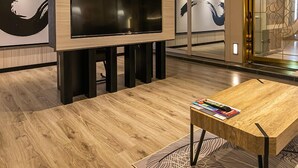 Phòng đôi có thiết kế đặc sắc (Run of house, with massage chair) | Bộ đồ giường cao cấp, chăn bông, minibar với thức uống miễn phí 