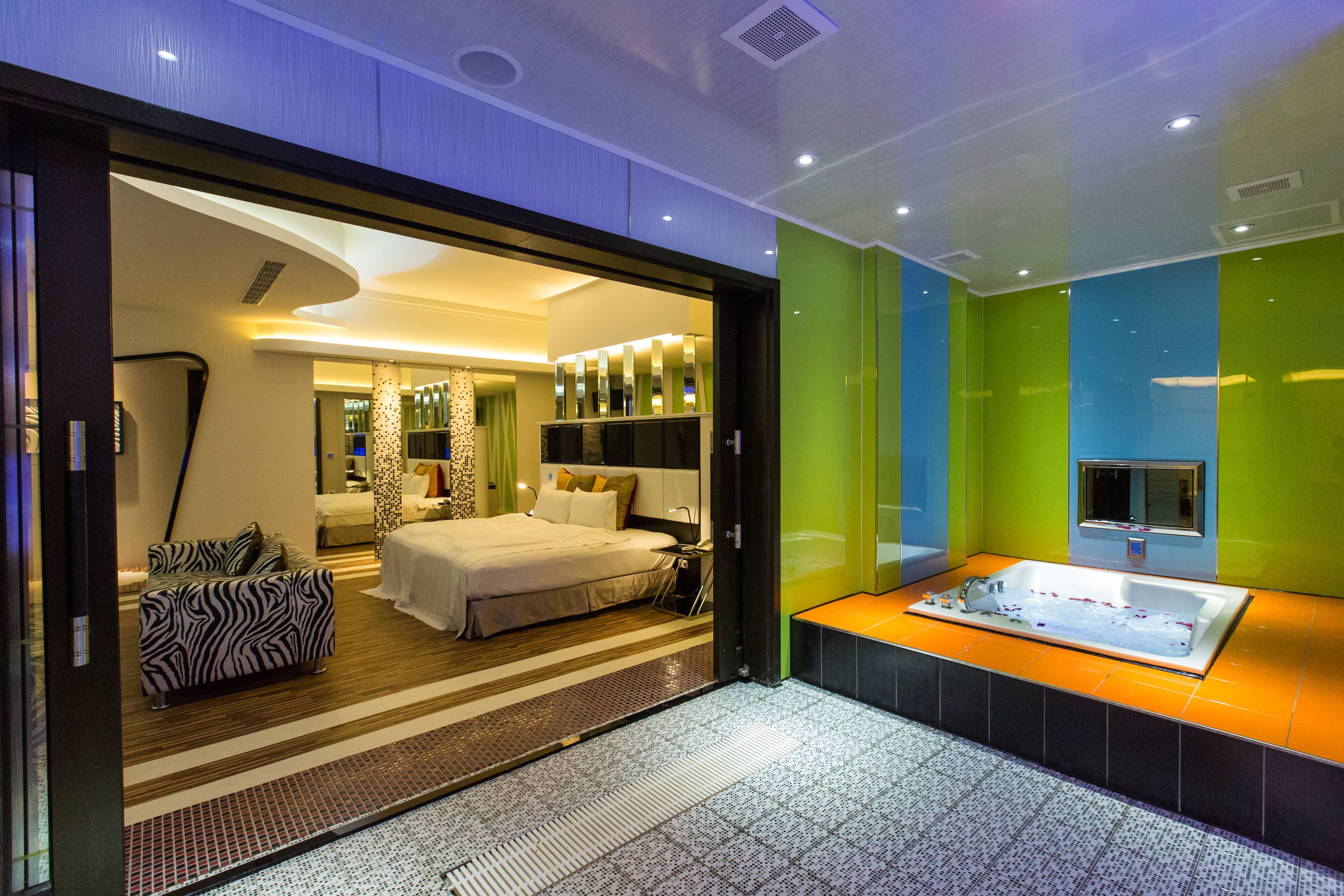 design double room (run of house, without massage chair) | premium bedding, down duvets, free minibar, soundproofing