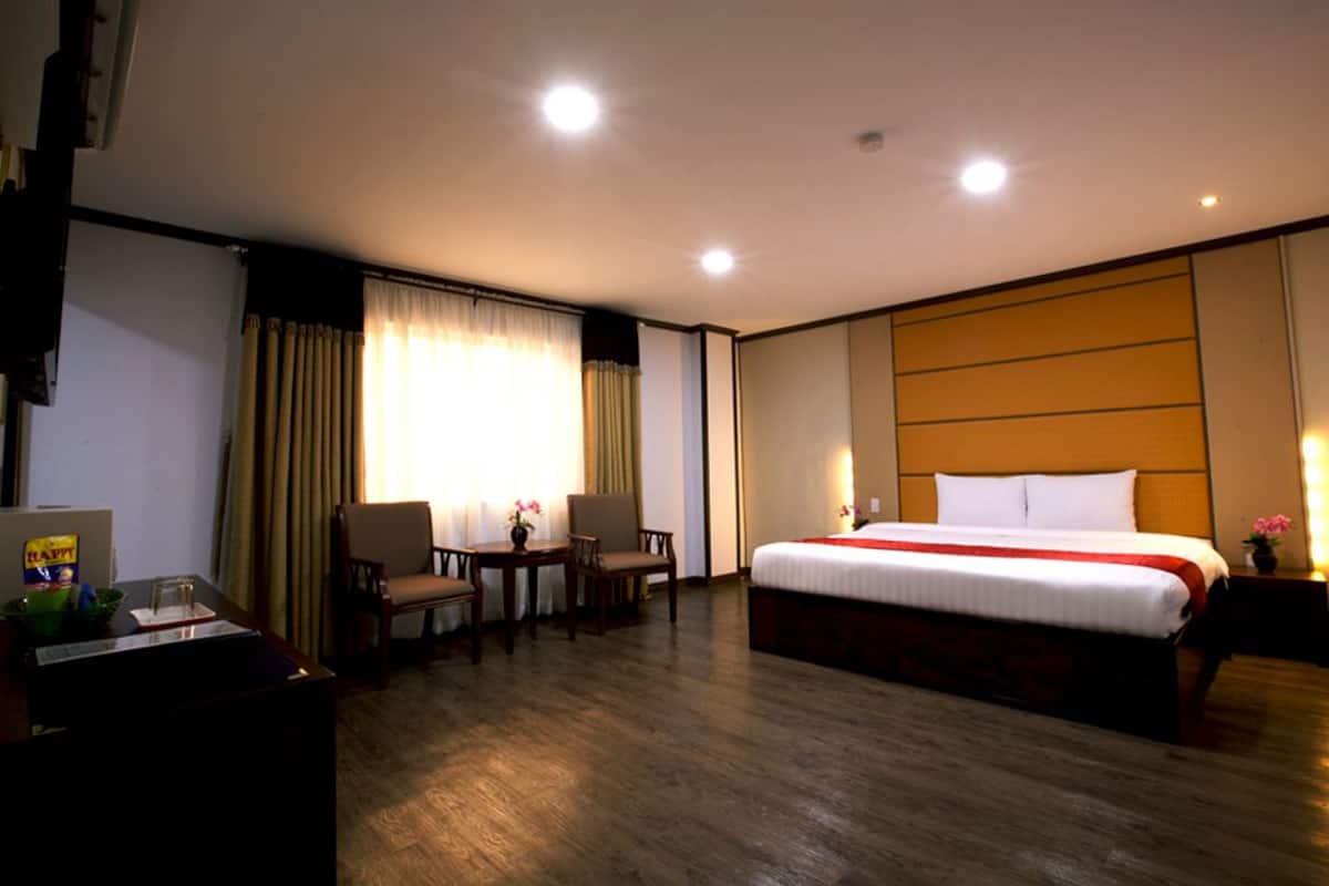 Phòng Deluxe, không hút thuốc | Bộ đồ giường cao cấp, minibar, két bảo mật tại phòng, bàn