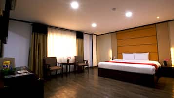 Deluxe Room, Non Smoking | Premium bedding, minibar, in-room safe, desk