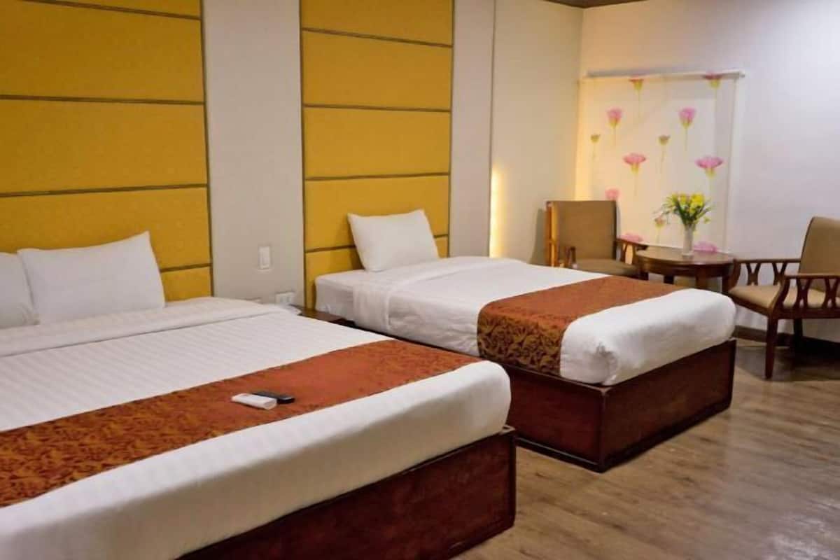 Bộ đồ giường cao cấp, minibar, két bảo mật tại phòng, bàn