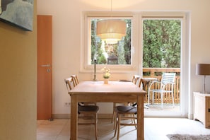 Lägenhet (Excl. 113 EUR cleaning fee) | Matservice på rummet