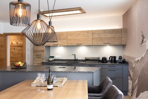 高级公寓 (Excl. 215 EUR cleaning fee) | 私人厨房 | 大冰箱、微波炉、烤箱、炉灶