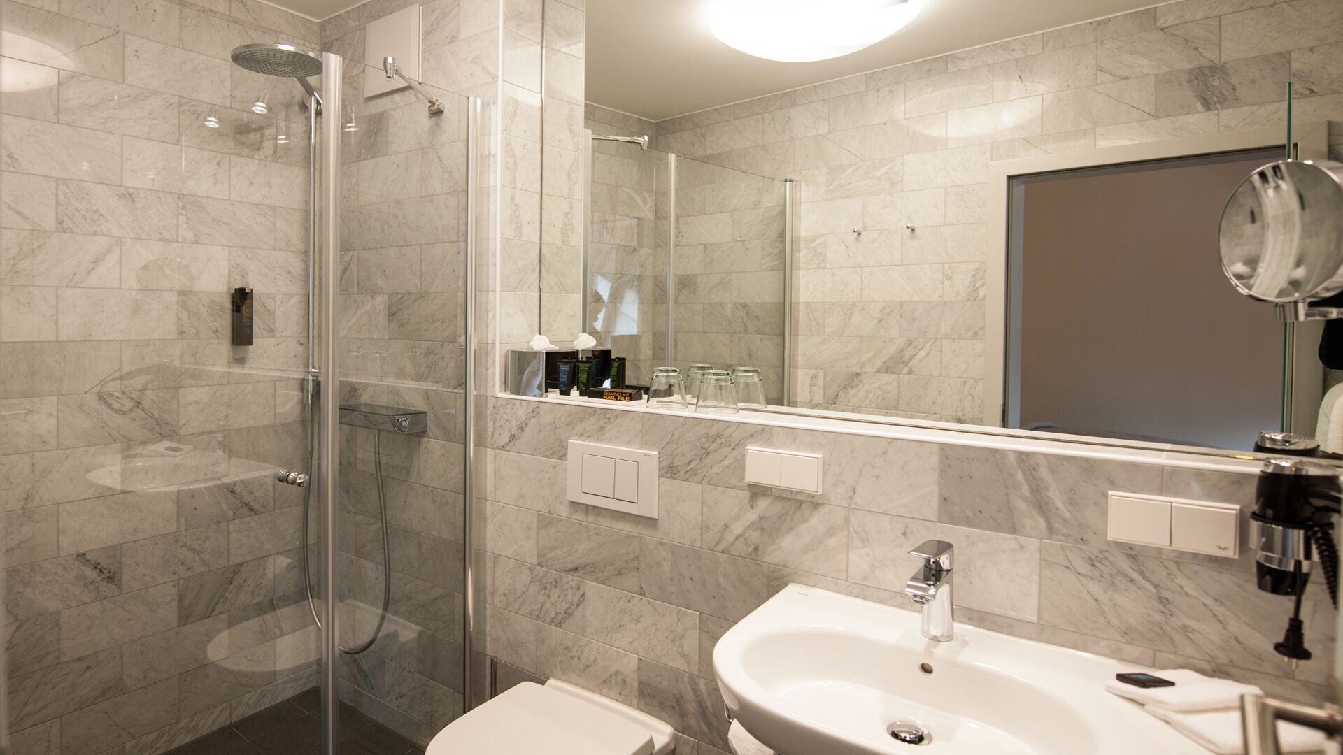 Regadera, regadera tipo lluvia, amenidades de baño gratuitas 