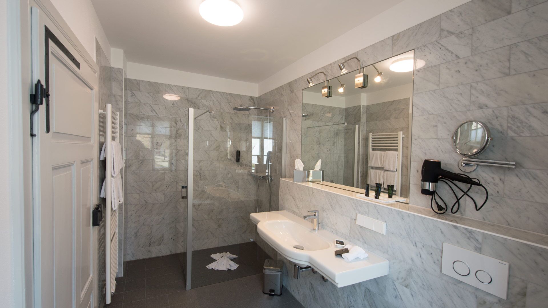 Comfort-Doppelzimmer | Badezimmer