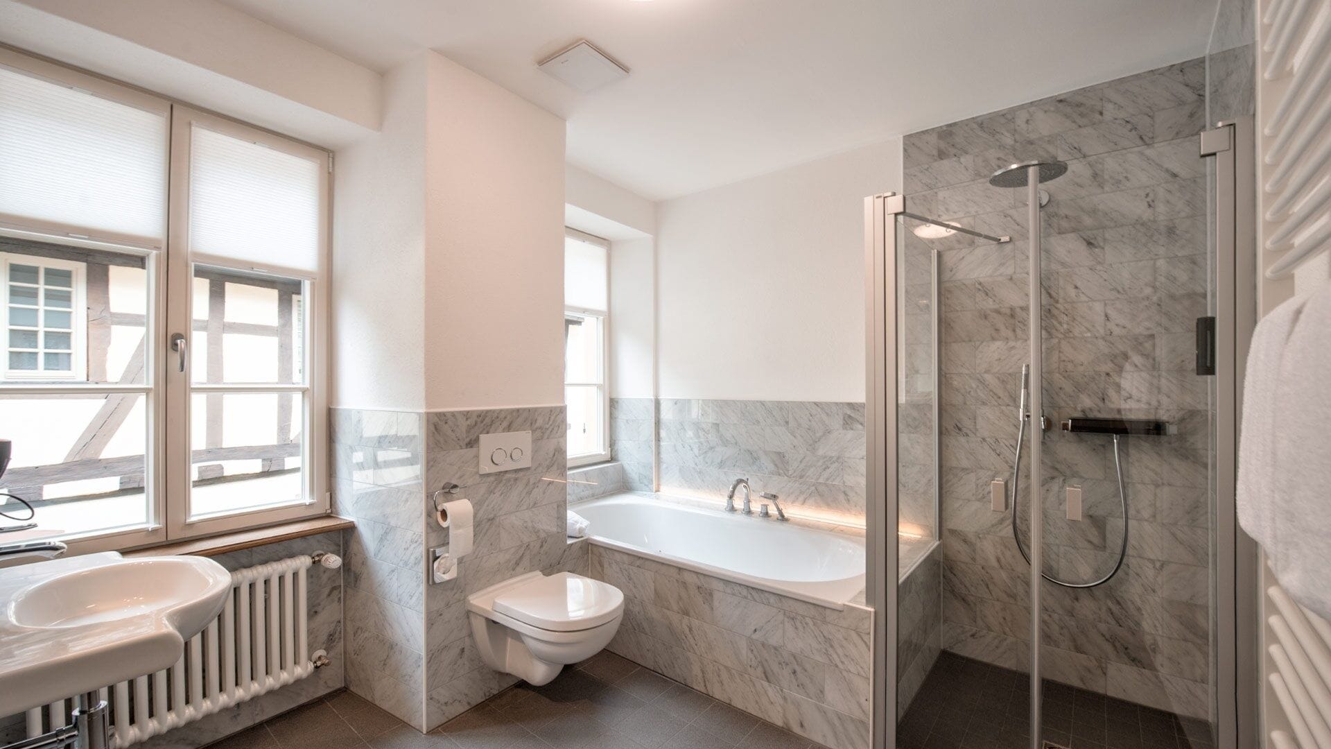 Junior Suite, City View | Bathroom