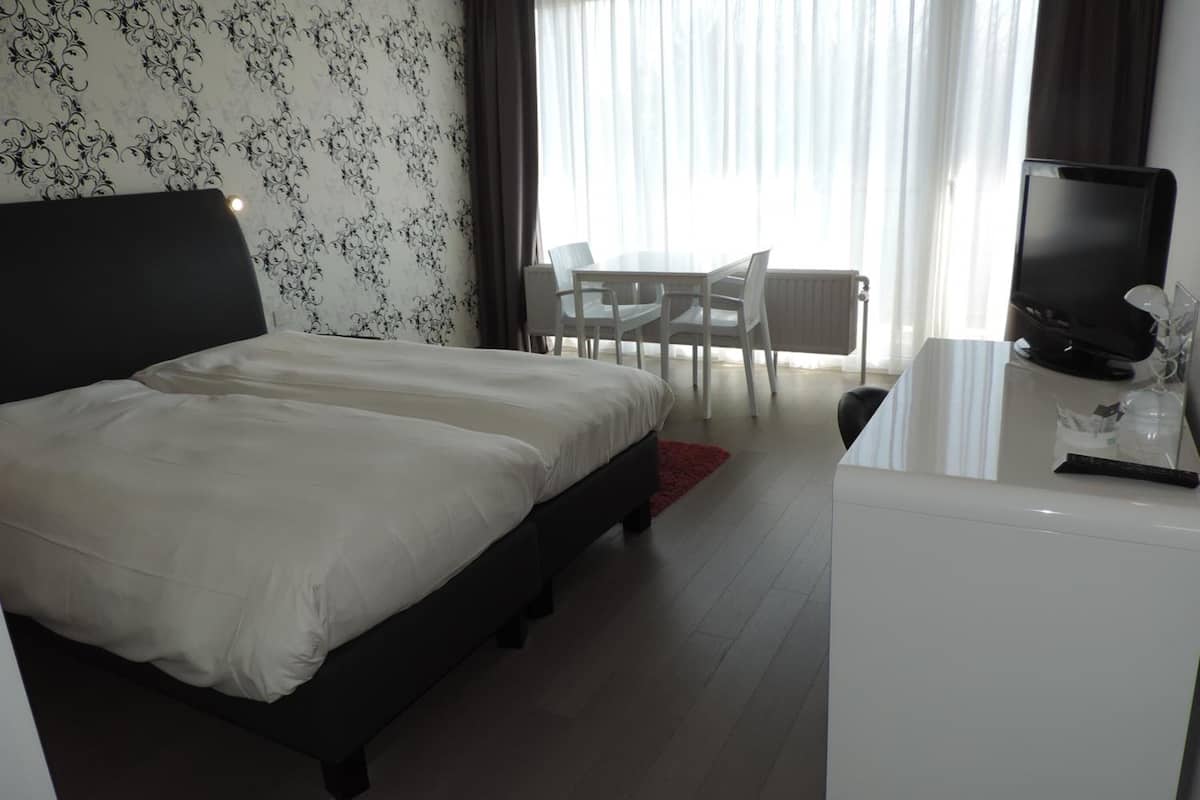 1 bedroom, in-room safe, desk, free wifi