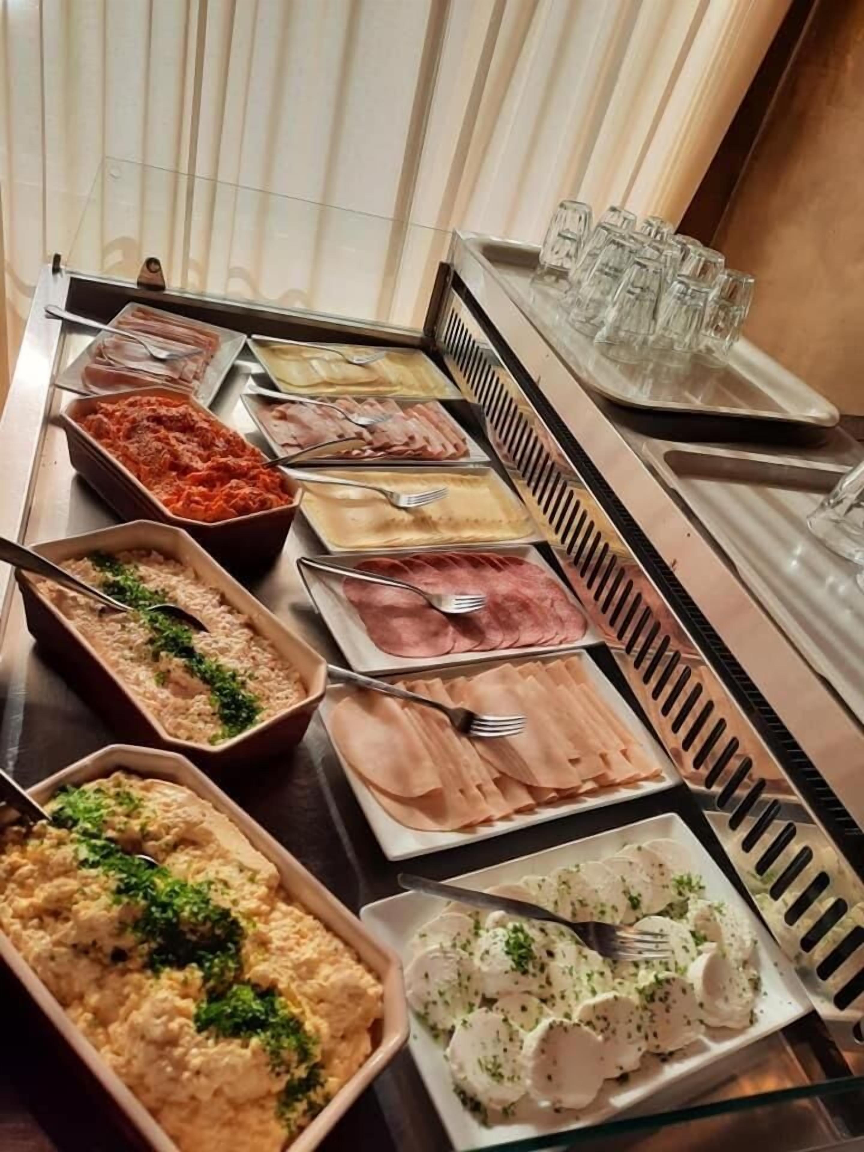 breakfast, lunch, dinner served; international cuisine