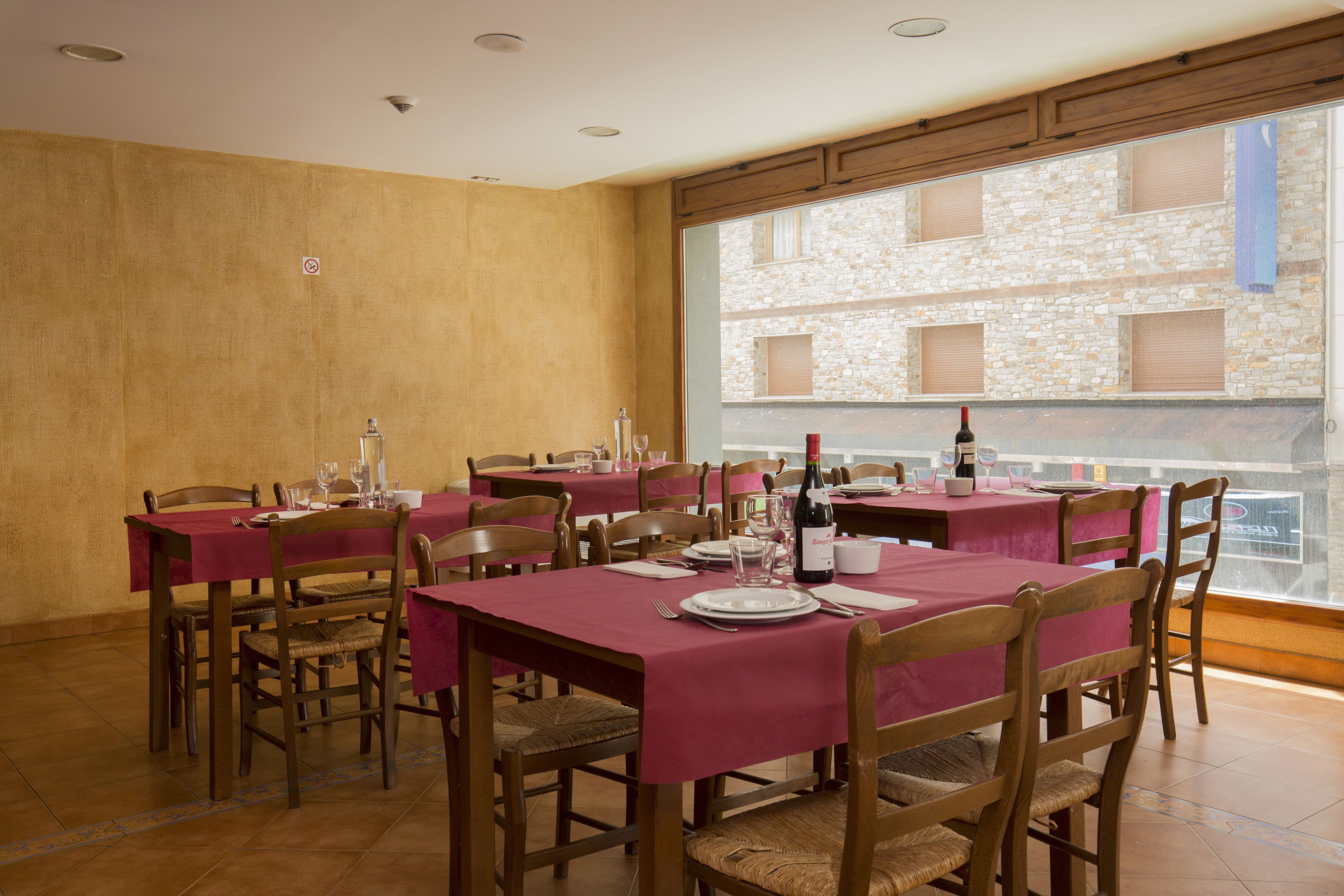 breakfast and dinner served, international cuisine