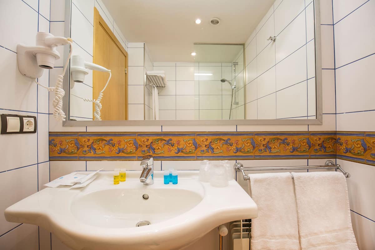 deep-soaking bathtub, hair dryer, towels, soap