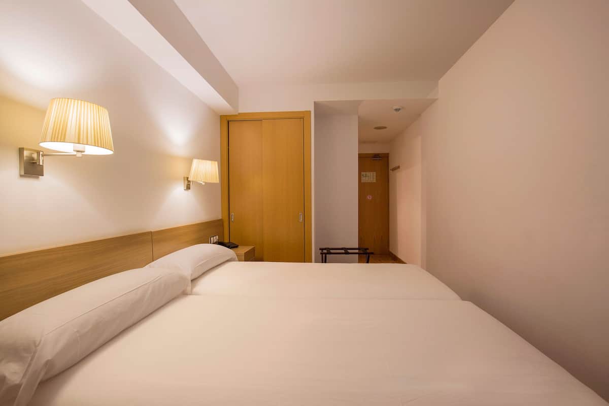 1 bedroom, in-room safe, desk, laptop workspace