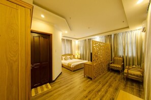 Suite | Minibar, desk, soundproofing, free WiFi - Madella Hotel (Can Tho)