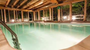 季节性开放的室外游泳池