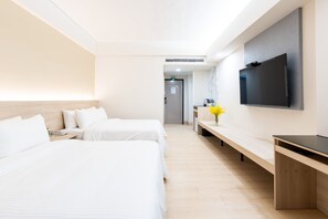 Premium bedding, memory-foam beds, desk, free WiFi - Hotel E Tung (Taichung)