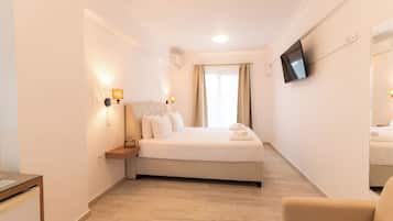 Twin Room, Partial Sea View | Minibar, in-room safe, individually decorated, individually furnished